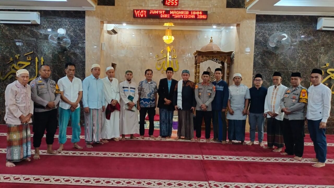 Safari Jumat di Masjid Quba, Kapolsek Bontoala Perkenalkan Diri dan Ajak Warga Bersama Jaga Kamtibmas